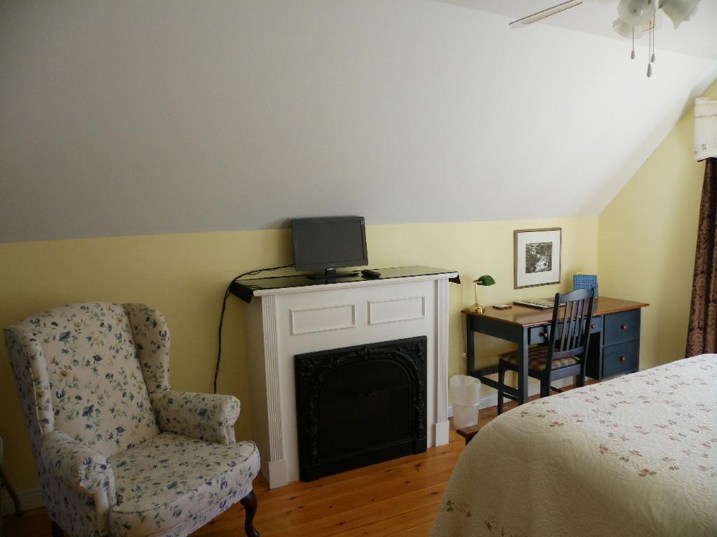 The Colonel'S In Bed And Breakfast Fredericton Oda fotoğraf